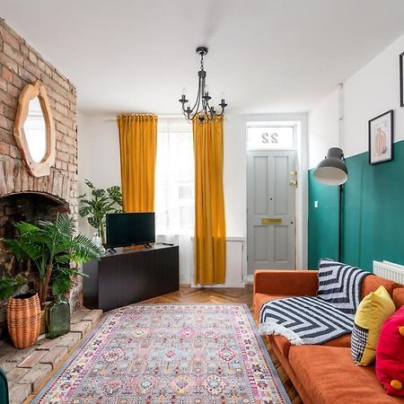 Pass The Keys Gorgeous Terrace Near Bishy Road Villa York Esterno foto